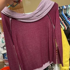 Size small loose turtle neck sweater. Lightweight. A tiny bit longer in the back